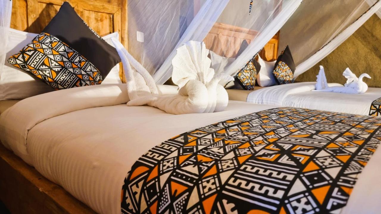 Africa Safari Maasai Boma Lodge Serengeti